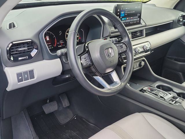 Used 2024 Honda Pilot Touring image 8