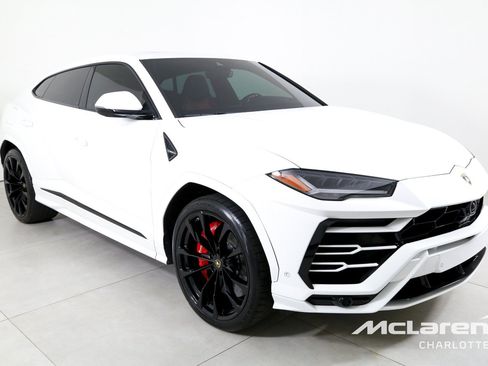Used 2020 Lamborghini Urus AWD/4WD image 3