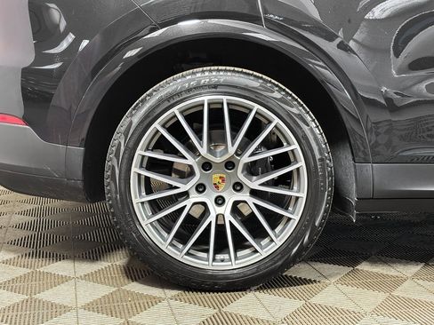 Used 2022 Porsche Cayenne Platinum Edition image 43