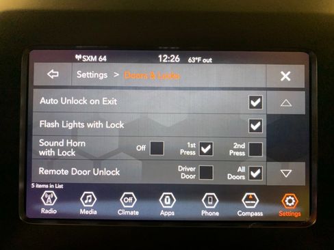 Used 2019 Jeep Cherokee Latitude Plus AWD/4WD image 39