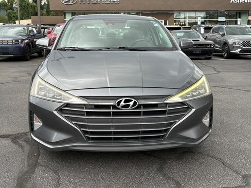 Used 2019 Hyundai Elantra Limited w/ Cargo Package FWD image 2
