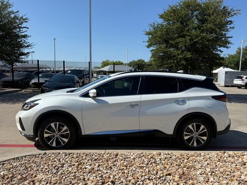 Used 2019 Nissan Murano SV FWD image 2