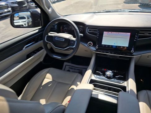 Used 2023 Jeep Wagoneer L Series III w/ Premium Group I AWD/4WD image 40