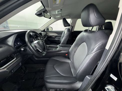 Used 2024 Toyota Grand Highlander AWD image 13