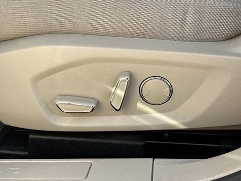 Used 2018 Ford Fusion SE w/ Fusion SE Technology Package image 14