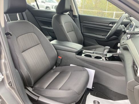 Used 2024 Nissan Altima 2.5 SV image 28