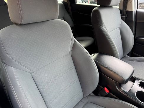 Used 2020 Kia Sorento LX image 5