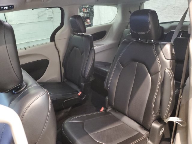 Used 2023 Chrysler Pacifica Touring-L FWD image 26