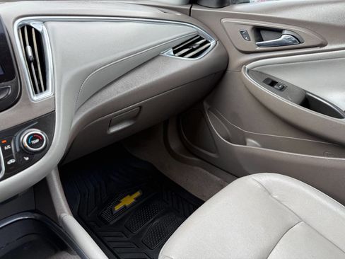 Used 2017 Chevrolet Malibu LT w/ Leather Package image 16