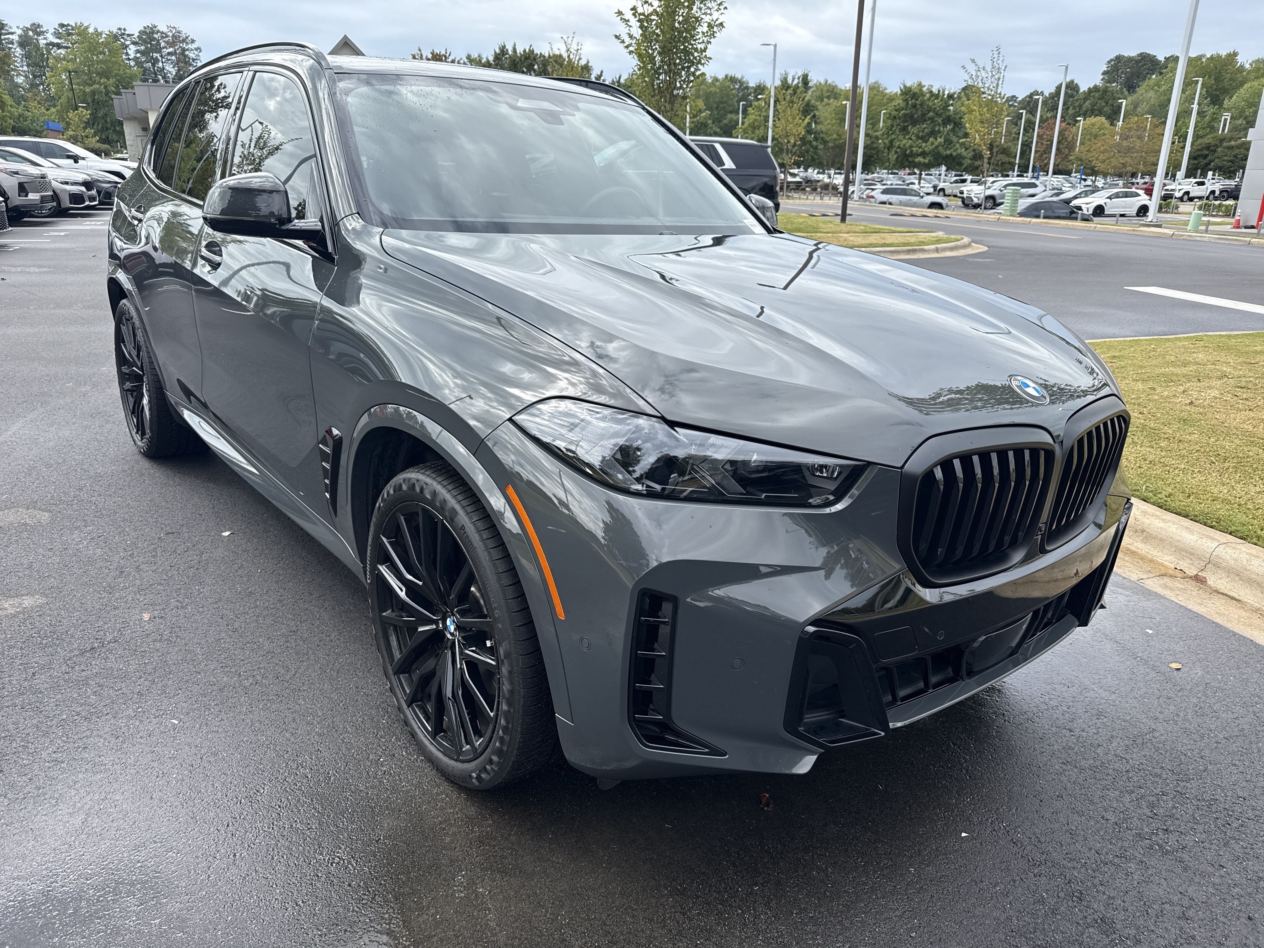 Used 2026 BMW X5 xDrive40i w/ M Sport Package AWD/4WD image 2