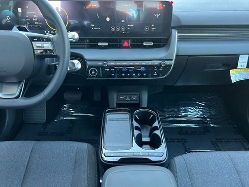 New 2025 Hyundai Ioniq 5 SE image 11