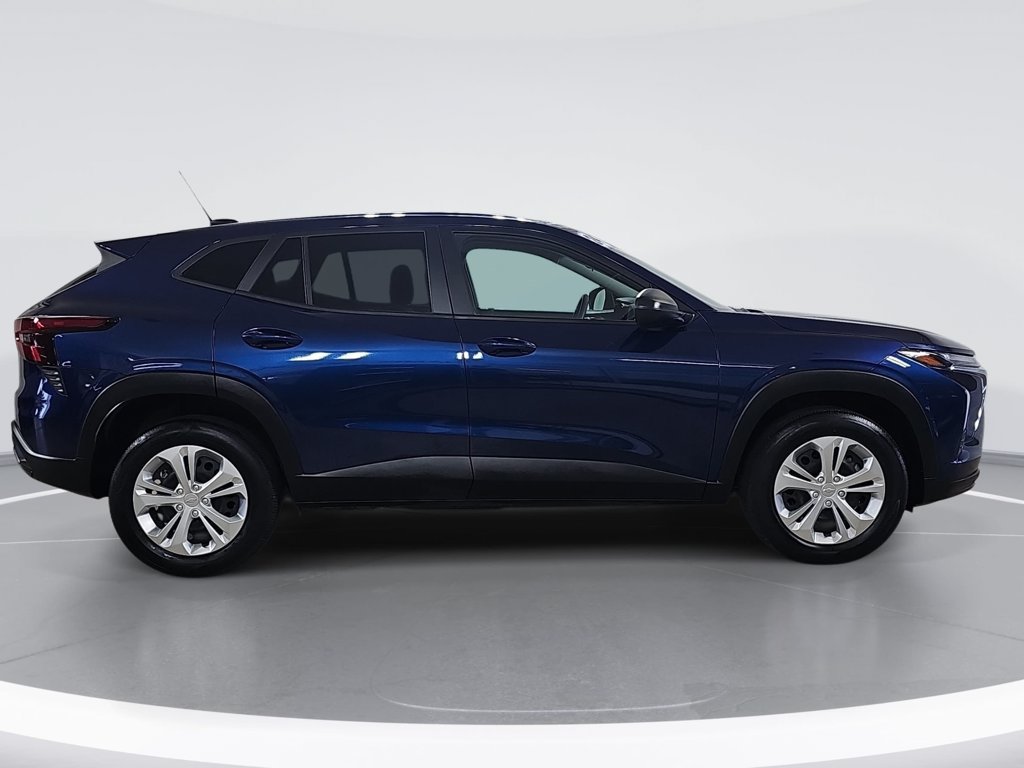Certified 2024 Chevrolet Trax LS FWD image 2