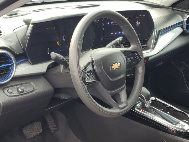 Used 2025 Chevrolet Trax LT FWD image 10