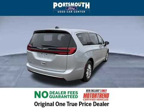 Used 2024 Chrysler Pacifica Touring-L image 29