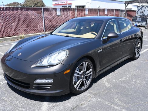 Used 2011 Porsche Panamera S RWD image 3