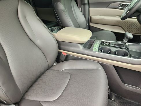 New 2026 Kia Carnival EX FWD image 11