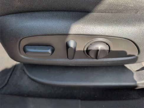 Used 2023 Chevrolet Blazer LT image 11