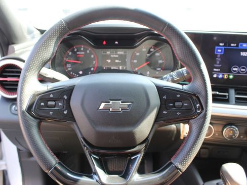 Used 2024 Chevrolet Trax RS FWD image 12