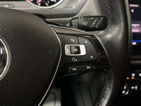 Used 2018 Volkswagen Tiguan SEL image 19