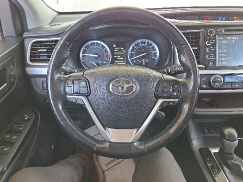 Used 2017 Toyota Highlander Limited AWD/4WD image 57