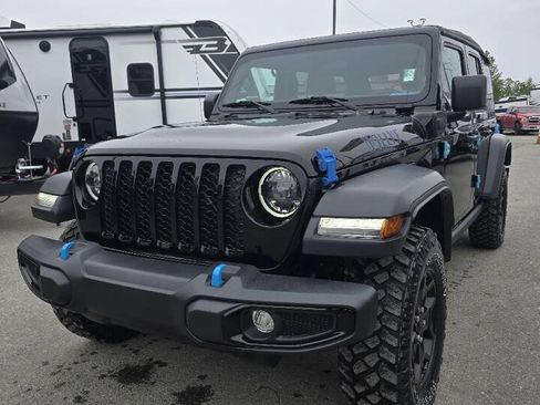Used 2023 Jeep Wrangler Unlimited w/ Cold Weather Group AWD/4WD image 5
