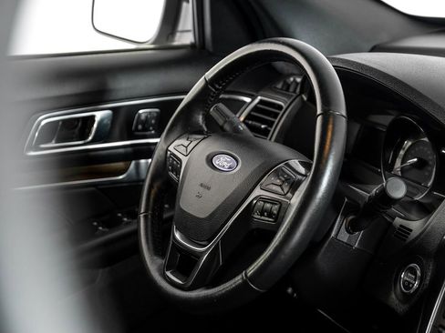 Used 2019 Ford Explorer Limited w/ Class III Trailer Tow Package FWD image 11