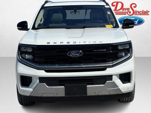 Used 2025 Ford Expedition Max Platinum w/ Driver's Package AWD/4WD image 2
