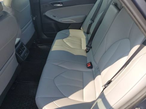 Used 2021 Toyota Avalon XLE w/ Moonroof Package FWD image 12
