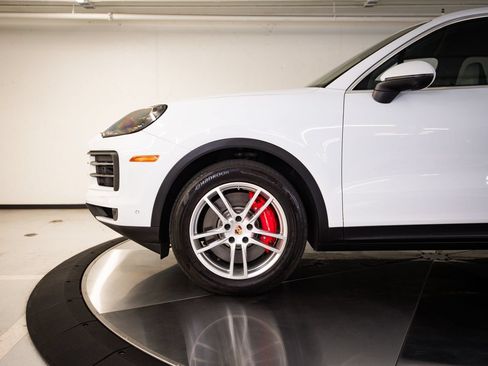 Used 2024 Porsche Cayenne S AWD/4WD image 11