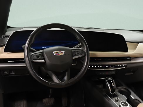 Used 2024 Cadillac XT4 Luxury FWD image 6