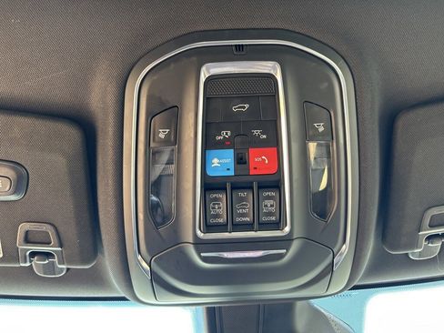 Used 2024 Jeep Grand Cherokee Limited w/ Luxury Tech Group II image 34