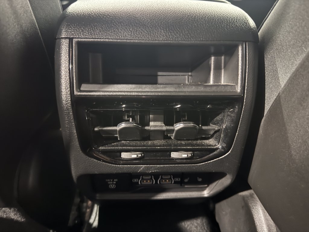 Used 2024 Jeep Grand Cherokee Limited w/ Luxury Tech Group II AWD/4WD image 38