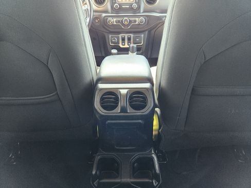 Used 2020 Jeep Wrangler Sport AWD/4WD image 13