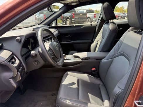 Used 2025 Lexus UX 300h AWD image 17