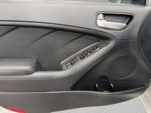 Used 2017 Kia Forte LX image 9