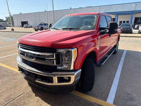Used 2017 Ford F250 XLT w/ XLT Value Package AWD/4WD image 3