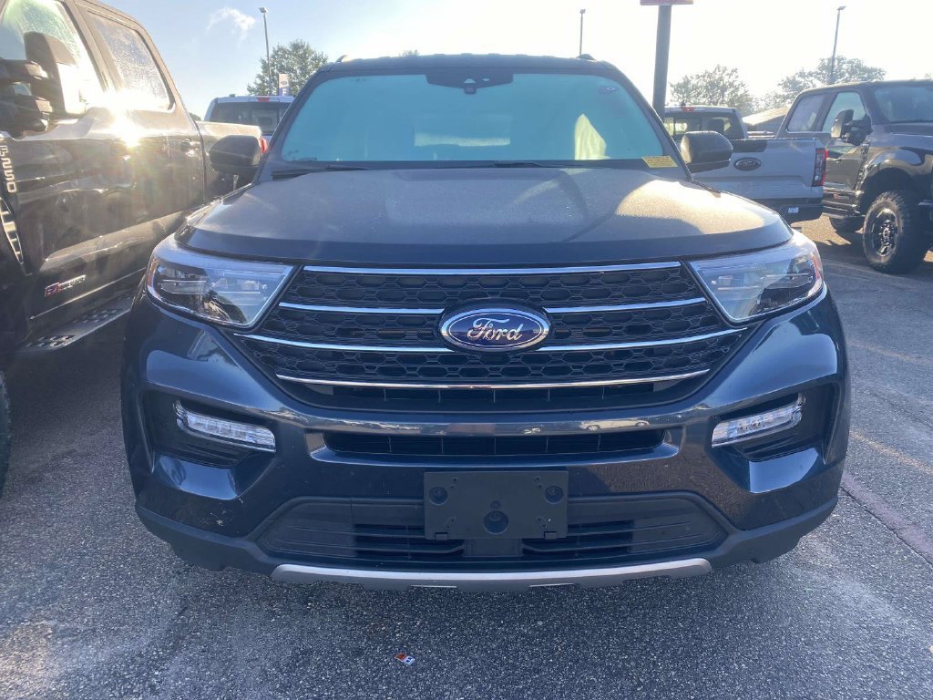 Used 2024 Ford Explorer XLT w/ Equipment Group 202A RWD image 2