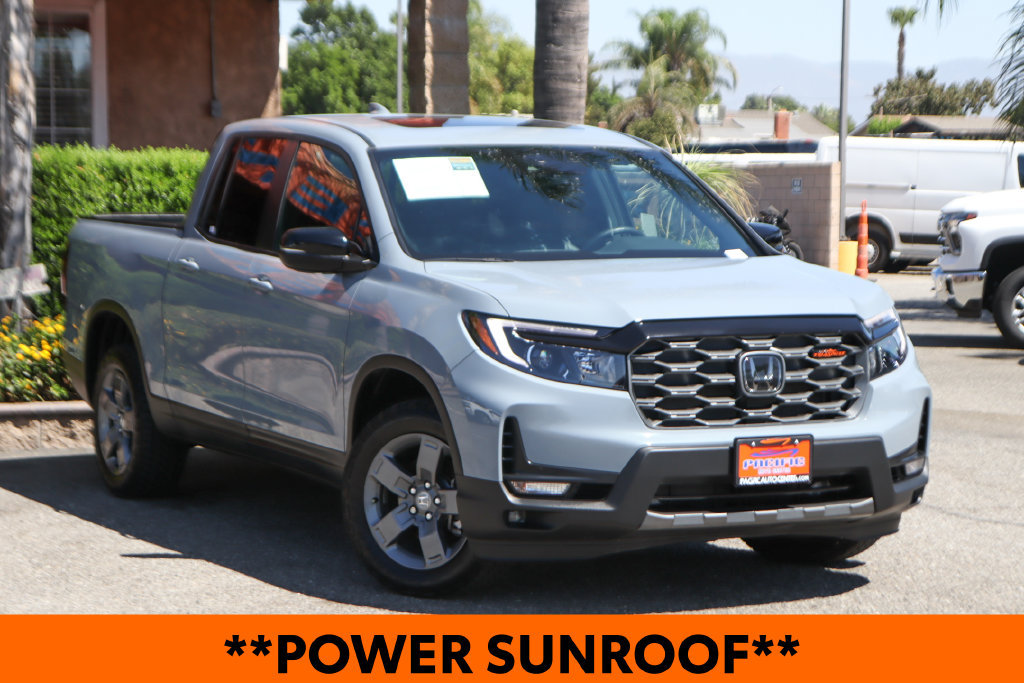 Used 2025 Honda Ridgeline TrailSport image 2