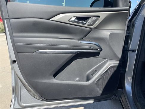 Used 2024 Chevrolet Traverse LS image 12