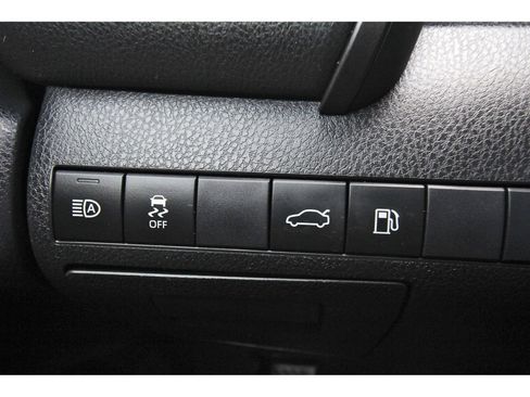 Used 2018 Toyota Camry L image 22