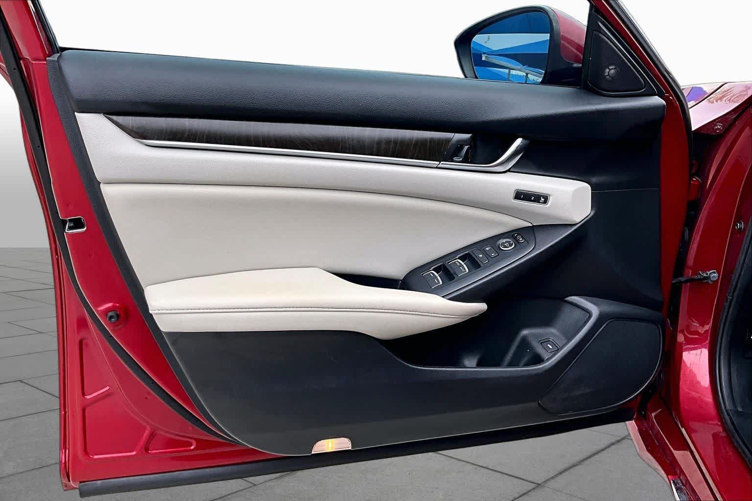 Used 2021 Honda Accord Touring image 17