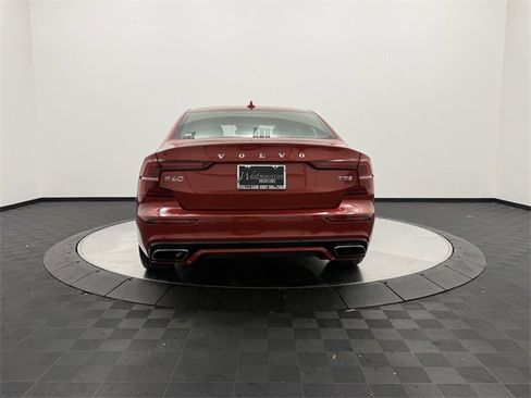 Used 2019 Volvo S60 T5 R-Design image 6
