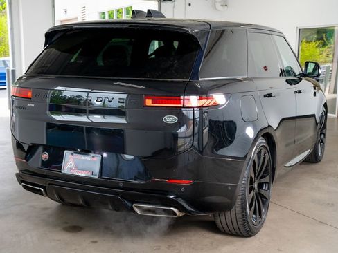 Used 2023 Land Rover Range Rover Sport SE Dynamic image 6
