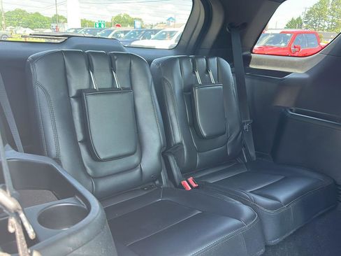 Used 2019 Ford Explorer XLT w/ Equipment Group 202A AWD/4WD image 14