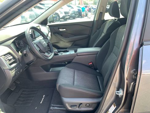 Used 2025 Nissan Rogue SV FWD image 18