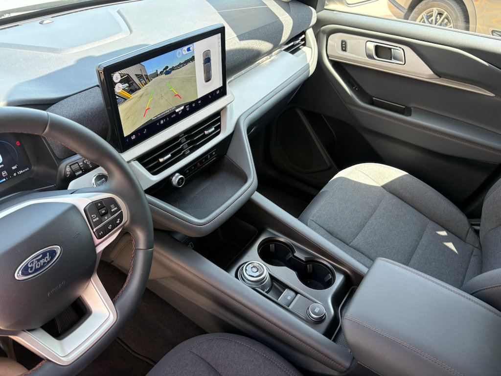 Used 2026 Ford Explorer Active RWD image 16