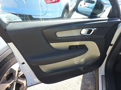 Used 2026 Volvo XC40 B5 Plus AWD/4WD image 9