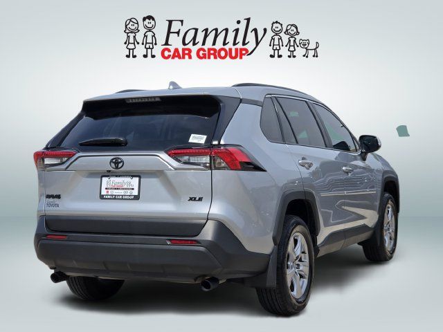 Used 2025 Toyota RAV4 XLE w/ Convenience Package FWD image 4