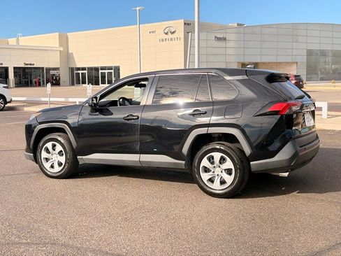Used 2022 Toyota RAV4 LE FWD image 4