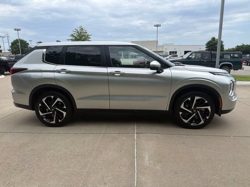 Used 2024 Mitsubishi Outlander SE AWD/4WD image 6